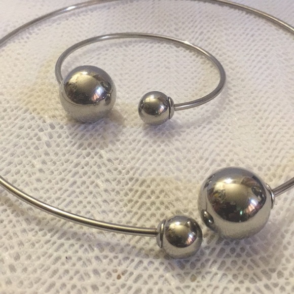 Nice silver ball choker set - Picture 4 of 5